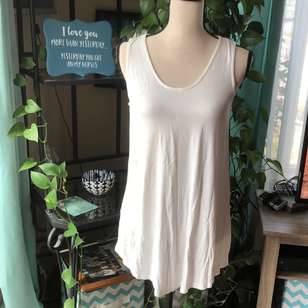 Agnes and Dora essential tank